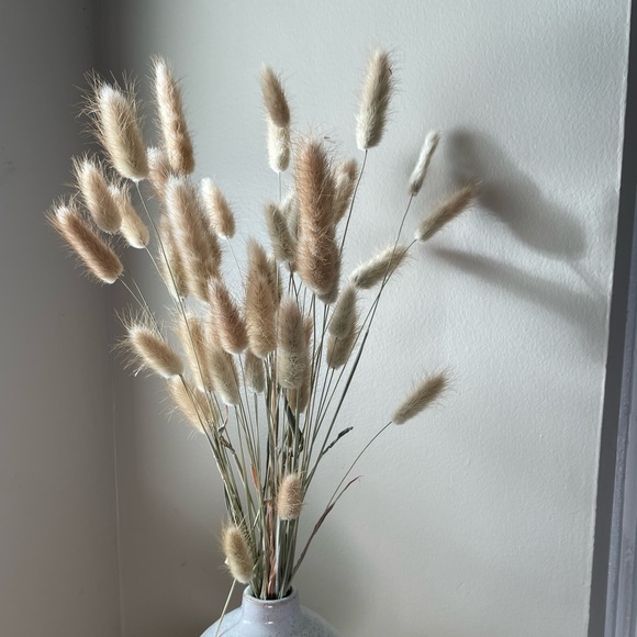 White Bunny Tails - Picture 1 of 2